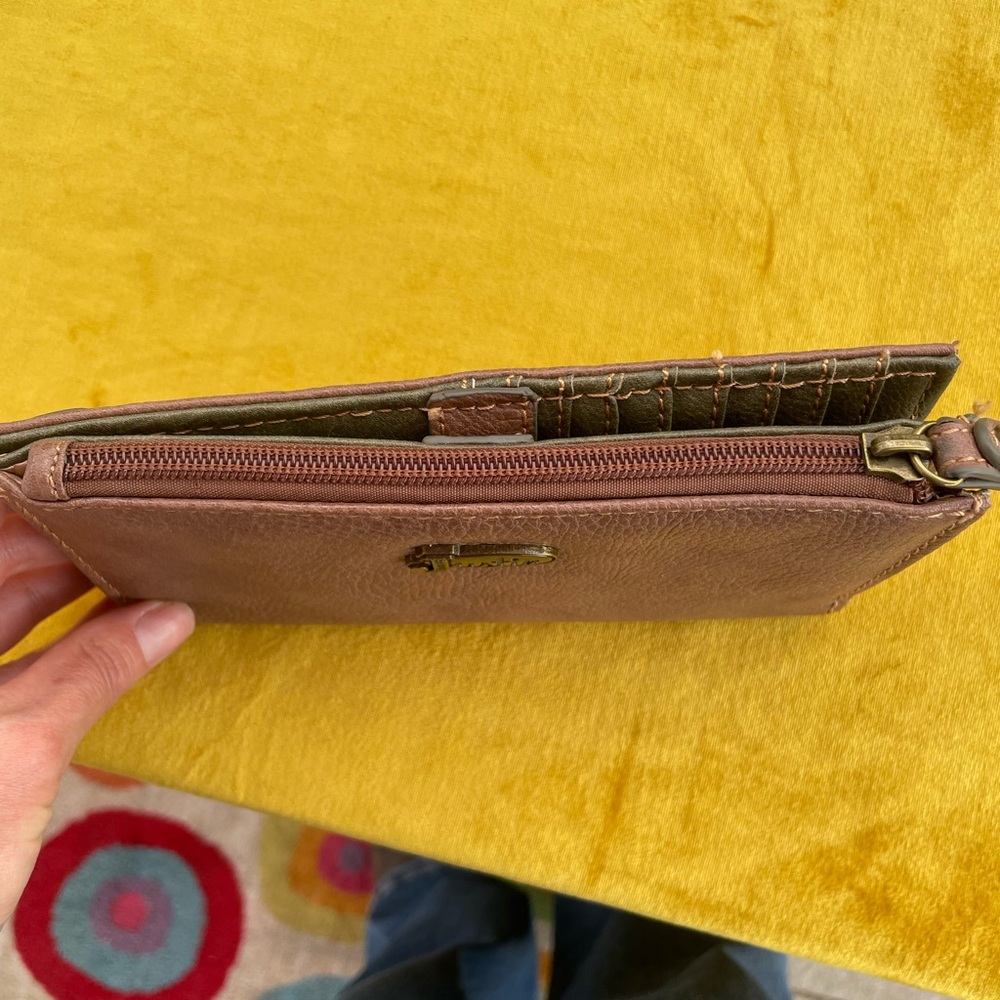 Justin Brown Leather Wallet 4” x 7” - Picture 2 of 7
